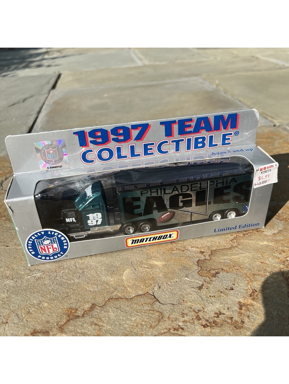 1997 Team Collectible NFL Philadelphia Eagles Semi Tractor Trailer Matchbox NIB